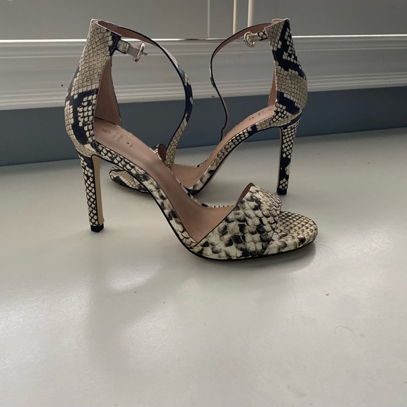 Open toe heels - Picture 2 of 6